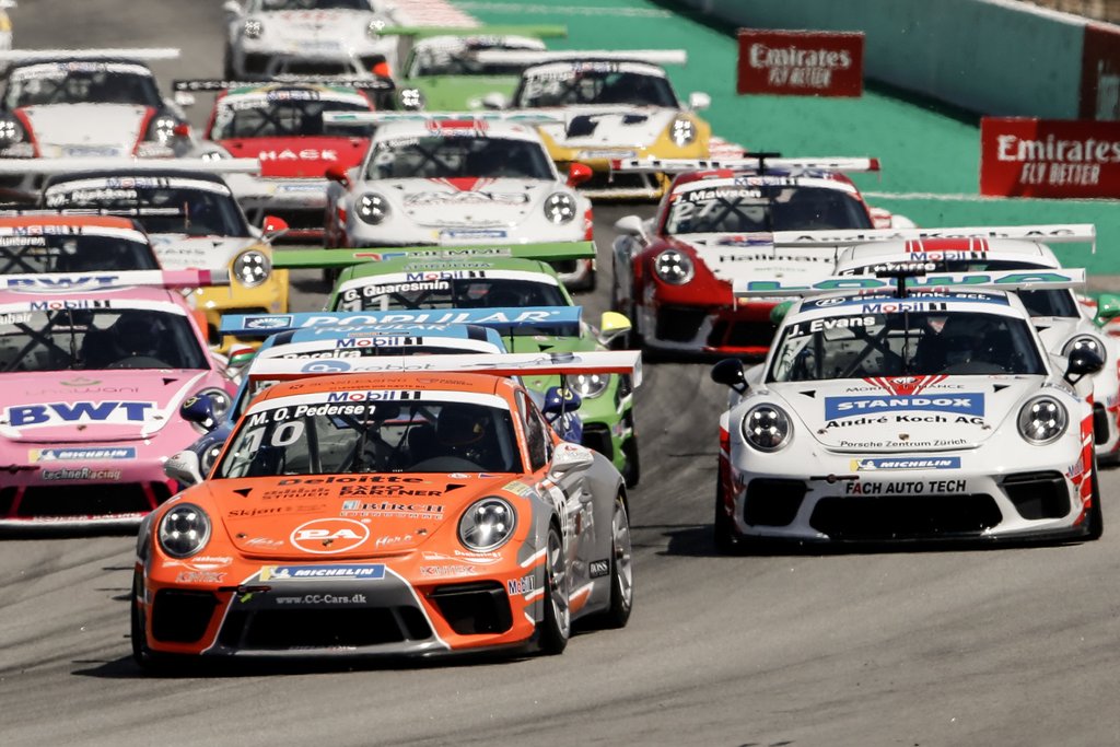 I sin orange og grå bil fra Dinamic Motorsport var Mikkel O. Pedersen hele weekenden med fremme på banen i Barcelona